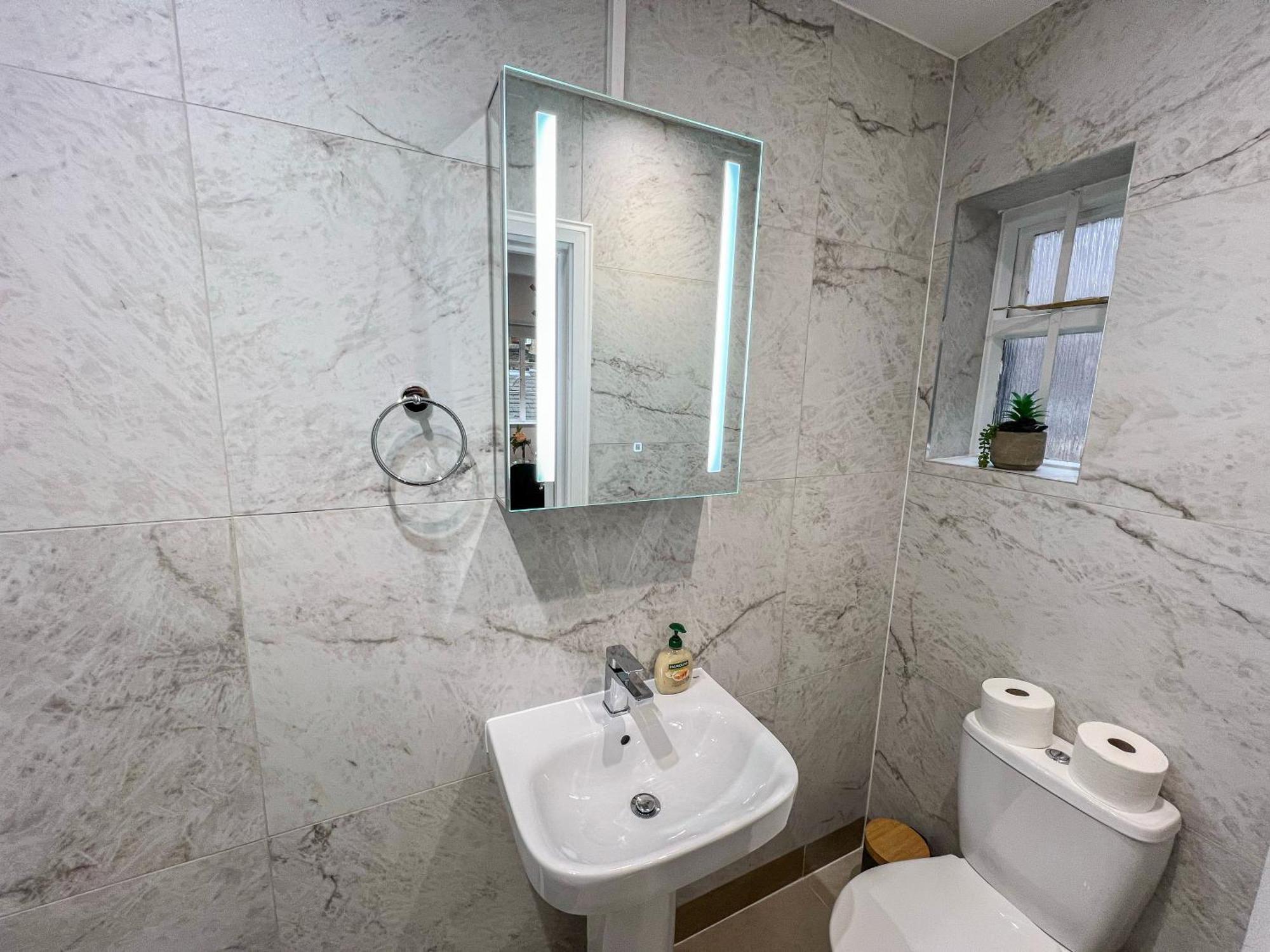 Sleek Flats In Euston, Islington Near Regents Park Apartment